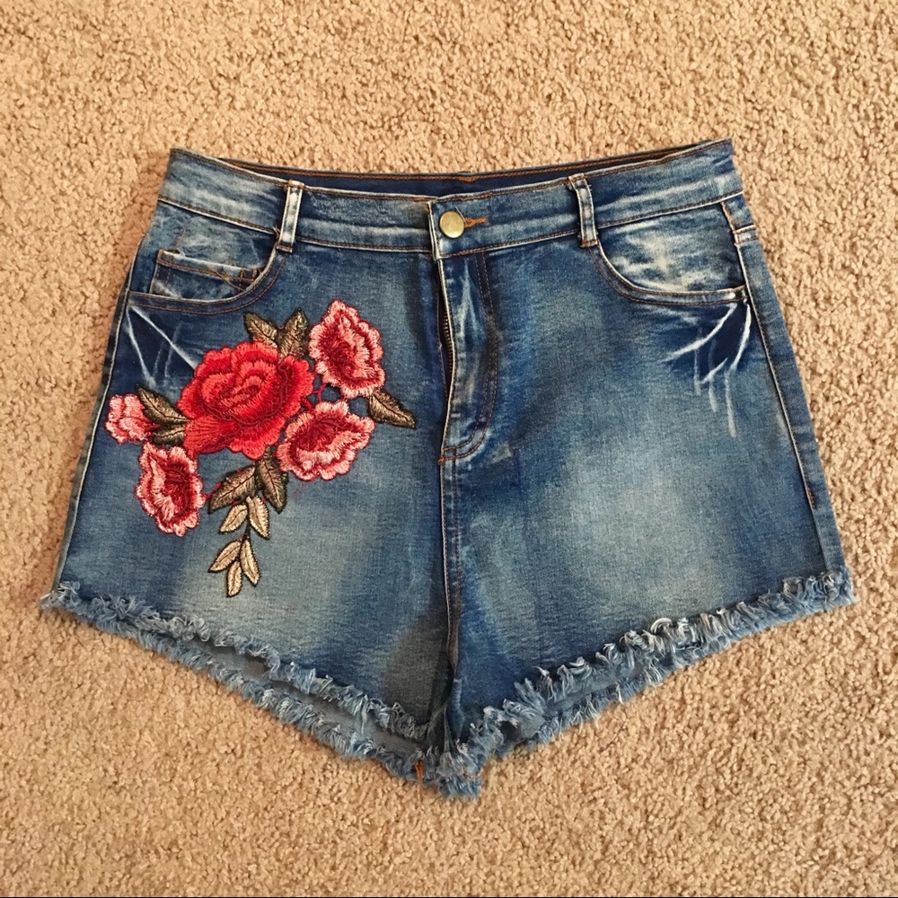 NWT Fashion Nova rose embroidered shorts